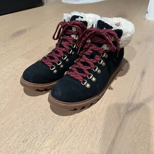 Sorel Ainsley Black and Red Winter Boots